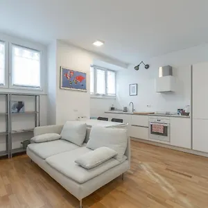 Brembo House Two Apartament Mediolan